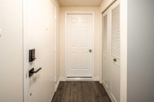 4712 Vegas Road Nw, Calgary, AB - Indoor Photo Showing Other Room