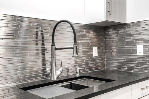 4712 Vegas Road Nw, Calgary, AB - Indoor Photo Showing Kitchen With Double Sink