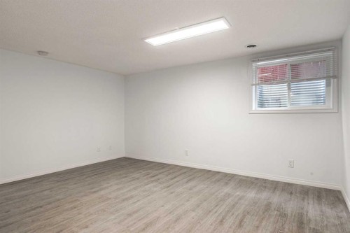 4712 Vegas Road Nw, Calgary, AB - Indoor Photo Showing Other Room