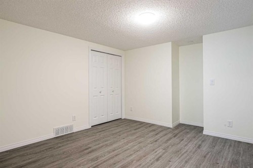 4712 Vegas Road Nw, Calgary, AB - Indoor Photo Showing Other Room