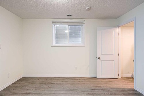 4712 Vegas Road Nw, Calgary, AB - Indoor Photo Showing Other Room