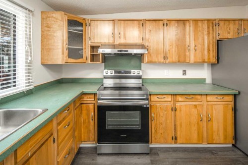 4712 Vegas Road Nw, Calgary, AB - Indoor Photo Showing Kitchen