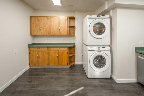 4712 Vegas Road Nw, Calgary, AB - Indoor Photo Showing Laundry Room