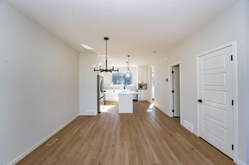 78 Corner Glen Grove Ne, Calgary, AB - Indoor