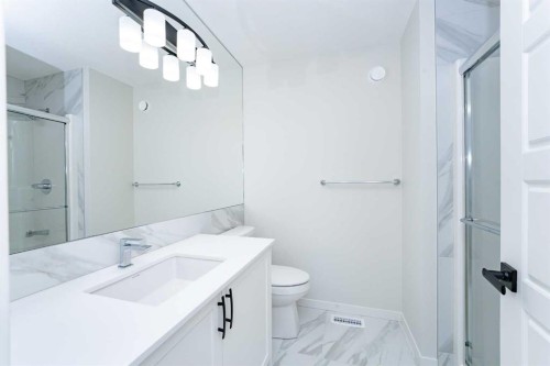 78 Corner Glen Grove Ne, Calgary, AB - Indoor Photo Showing Bathroom