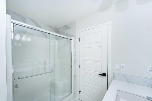 78 Corner Glen Grove Ne, Calgary, AB - Indoor Photo Showing Bathroom