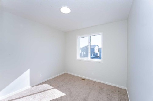 78 Corner Glen Grove Ne, Calgary, AB - Indoor Photo Showing Other Room
