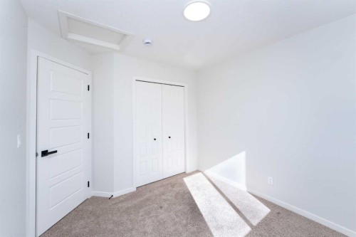 78 Corner Glen Grove Ne, Calgary, AB - Indoor Photo Showing Other Room