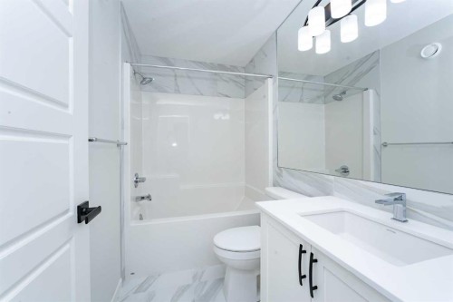 78 Corner Glen Grove Ne, Calgary, AB - Indoor Photo Showing Bathroom