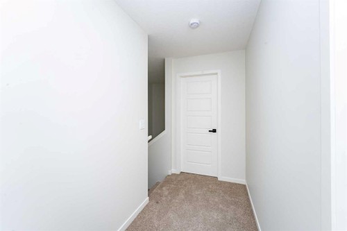 78 Corner Glen Grove Ne, Calgary, AB - Indoor Photo Showing Other Room