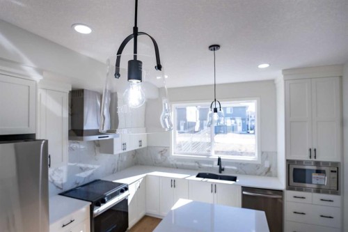 78 Corner Glen Grove Ne, Calgary, AB - Indoor Photo Showing Kitchen With Stainless Steel Kitchen With Upgraded Kitchen