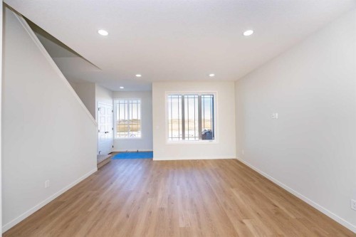 78 Corner Glen Grove Ne, Calgary, AB - Indoor Photo Showing Other Room
