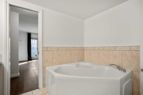 206-630 10 Street Nw, Calgary, AB - Indoor Photo Showing Bathroom