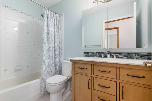 165 Quigley Drive, Cochrane, AB - Indoor Photo Showing Bathroom