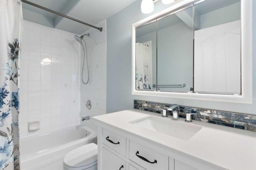 165 Quigley Drive, Cochrane, AB - Indoor Photo Showing Bathroom