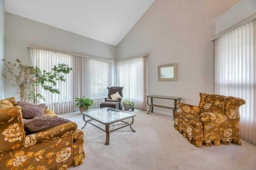 77 Edgewood Rise Nw, Calgary, AB - Indoor Photo Showing Living Room