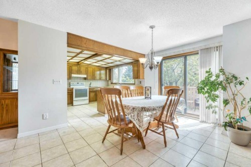 77 Edgewood Rise Nw, Calgary, AB - Indoor Photo Showing Dining Room