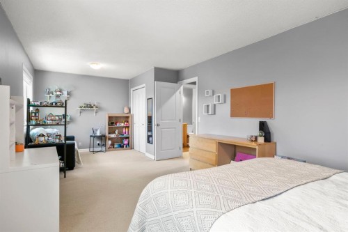 16 Woodacres Drive Sw, Calgary, AB - Indoor Photo Showing Bedroom