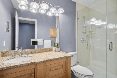 16 Woodacres Drive Sw, Calgary, AB - Indoor Photo Showing Bathroom