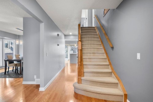 16 Woodacres Drive Sw, Calgary, AB - Indoor Photo Showing Other Room