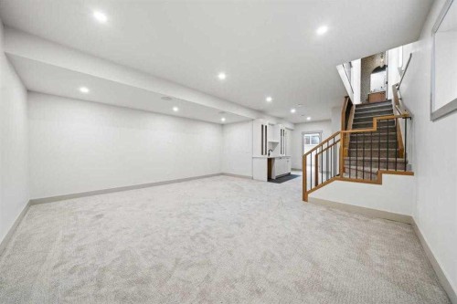 2533 2 Avenue Nw, Calgary, AB - Indoor Photo Showing Other Room