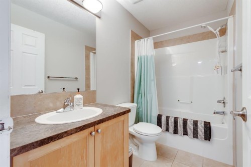 504-620 Luxstone Landing Sw, Airdrie, AB - Indoor Photo Showing Bathroom