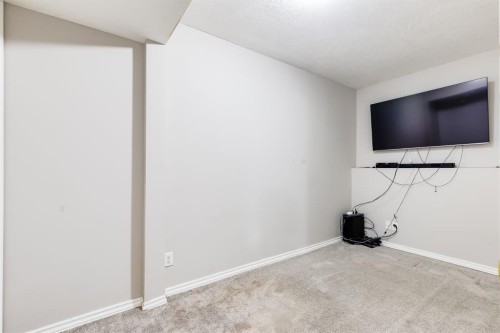 504-620 Luxstone Landing Sw, Airdrie, AB - Indoor Photo Showing Other Room