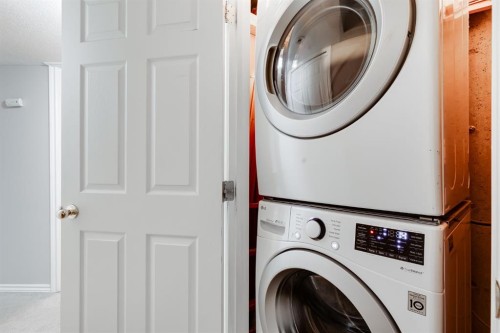 504-620 Luxstone Landing Sw, Airdrie, AB - Indoor Photo Showing Laundry Room
