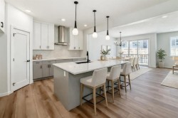 25 Starling Place NW Calgary, AB T3P 2V6