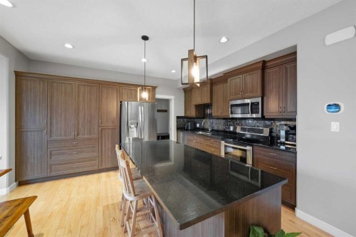 136 Wildrose Crescent, Strathmore, AB - Indoor Photo Showing Kitchen With Upgraded Kitchen