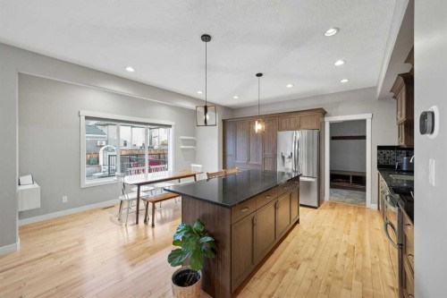 136 Wildrose Crescent, Strathmore, AB - Indoor Photo Showing Kitchen With Upgraded Kitchen