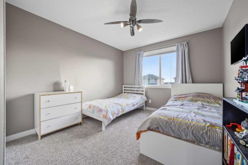 136 Wildrose Crescent, Strathmore, AB - Indoor Photo Showing Bedroom