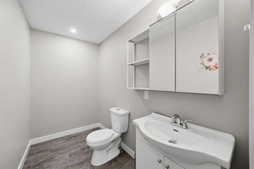 136 Wildrose Crescent, Strathmore, AB - Indoor Photo Showing Bathroom
