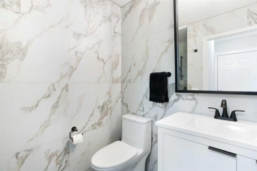 138 Saddlecrest Way Ne, Calgary, AB - Indoor Photo Showing Bathroom