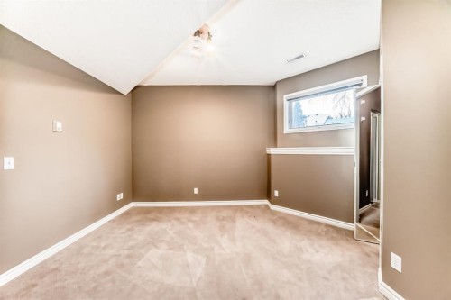 8373 Edgevalley Drive Nw, Calgary, AB 