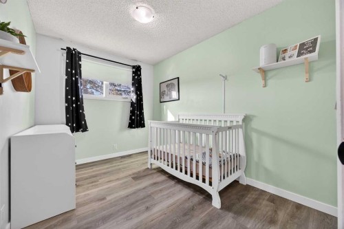 98 Ranch Glen Drive Nw, Calgary, AB - Indoor Photo Showing Bedroom