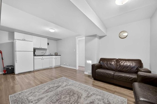98 Ranch Glen Drive Nw, Calgary, AB - Indoor Photo Showing Living Room