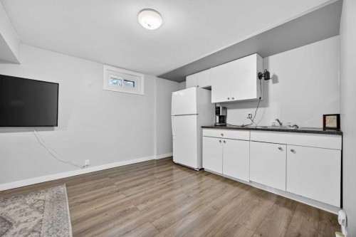 98 Ranch Glen Drive Nw, Calgary, AB - Indoor Photo Showing Kitchen