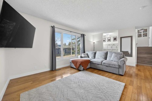 98 Ranch Glen Drive Nw, Calgary, AB - Indoor Photo Showing Living Room