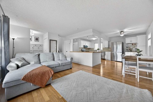 98 Ranch Glen Drive Nw, Calgary, AB - Indoor Photo Showing Living Room