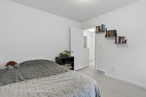 49 Williamstown Green Nw, Airdrie, AB - Indoor Photo Showing Bedroom