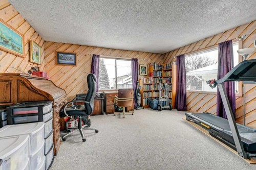 1455 Russell Road Ne, Calgary, AB - Indoor Photo Showing Office