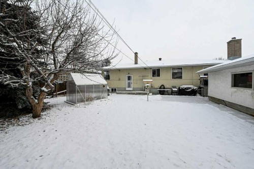 1455 Russell Road Ne, Calgary, AB - Outdoor