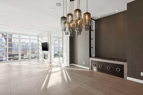 530 Crescent Road Nw, Calgary, AB - Indoor Photo Showing Other Room