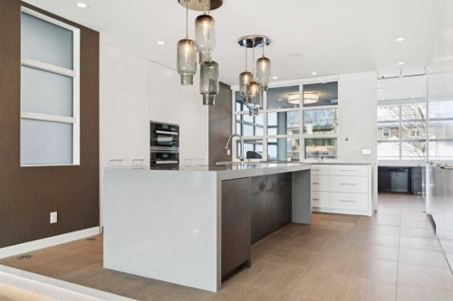 530 Crescent Road Nw, Calgary, AB - Indoor Photo Showing Kitchen With Upgraded Kitchen