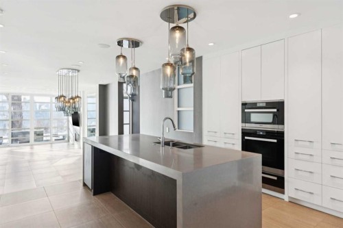 530 Crescent Road Nw, Calgary, AB - Indoor Photo Showing Kitchen With Double Sink With Upgraded Kitchen