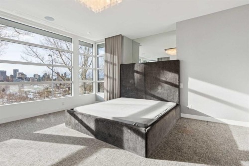 530 Crescent Road Nw, Calgary, AB - Indoor Photo Showing Other Room