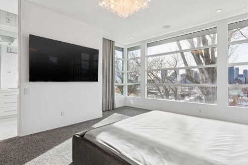 530 Crescent Road Nw, Calgary, AB - Indoor Photo Showing Bedroom