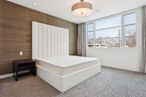 530 Crescent Road Nw, Calgary, AB - Indoor Photo Showing Other Room