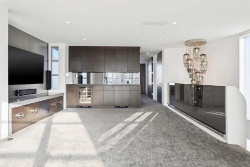 530 Crescent Road Nw, Calgary, AB - Indoor